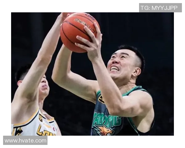 韩德君：从篮球新星到中国男篮的中流砥柱之路与成就解析